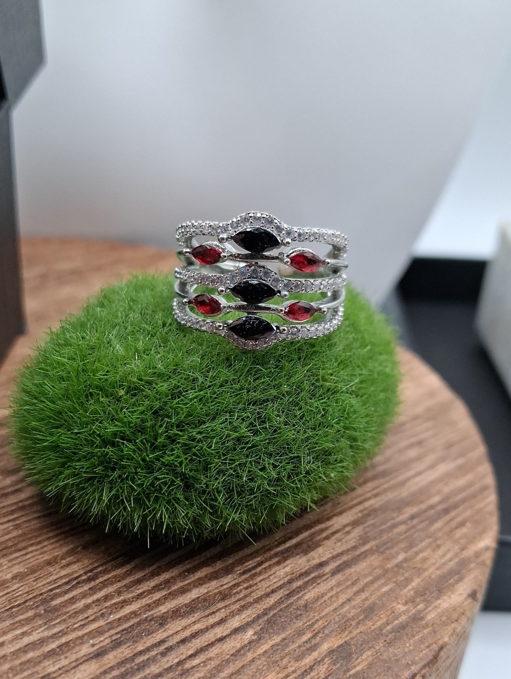 Silver-Tone Layered Ring with Black and Red Marquise Stones Size 6 R918